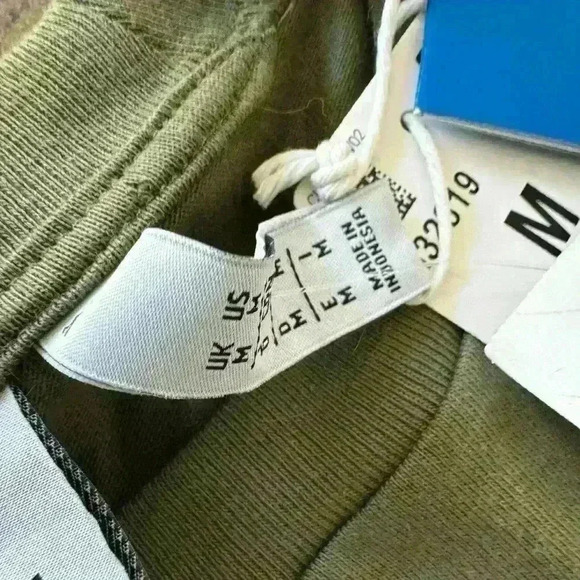 NWT Adidas Original Smiley Graphic Tee Ribbed Crew neck Product #: H32319 Medium - Picture 6 of 6